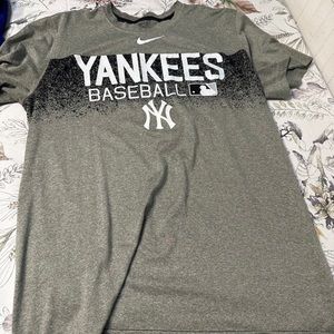 yankees t shirt